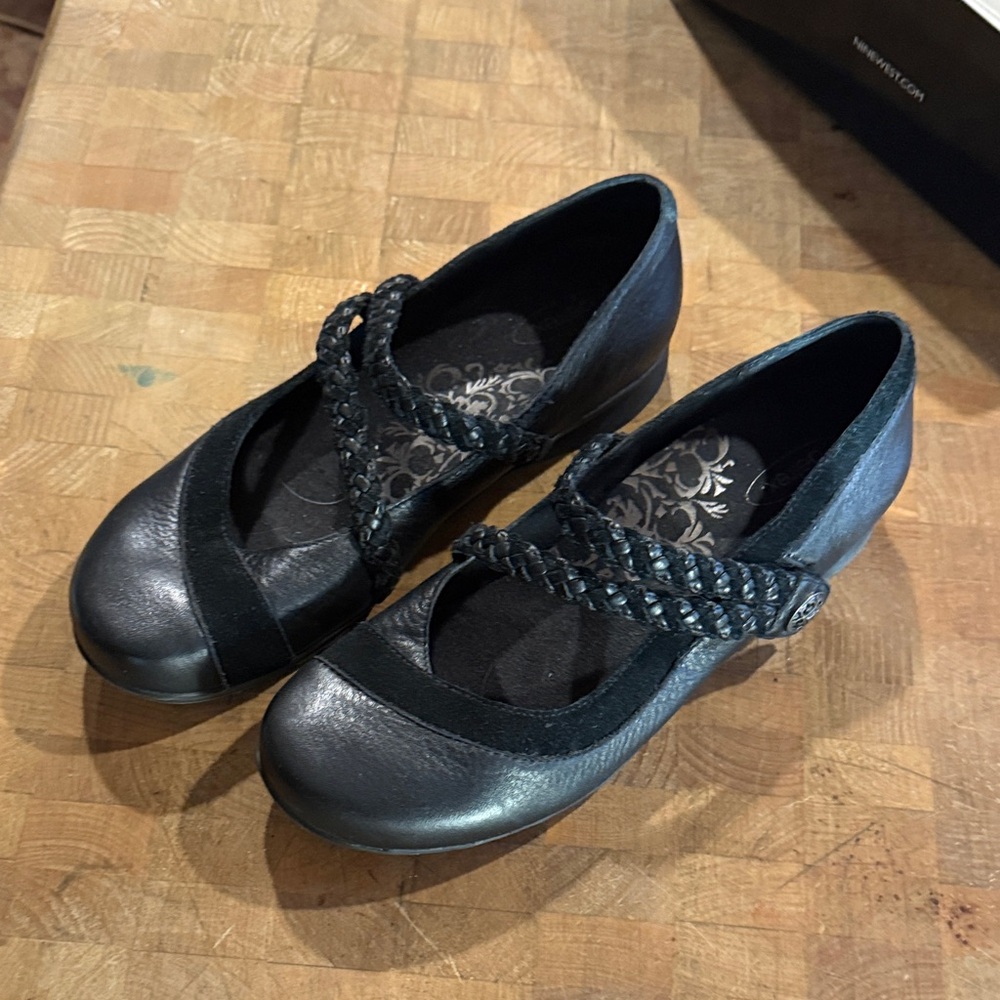 Black Women's Shoes with Braided Strap (Aetrex)